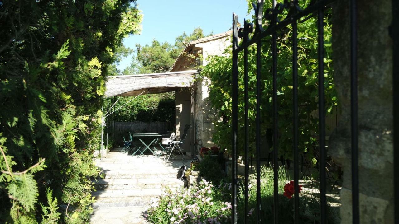Mas Grimaud - Gite- Studio Et Chambres D'Hotes Familiales Eygalieres  Ngoại thất bức ảnh