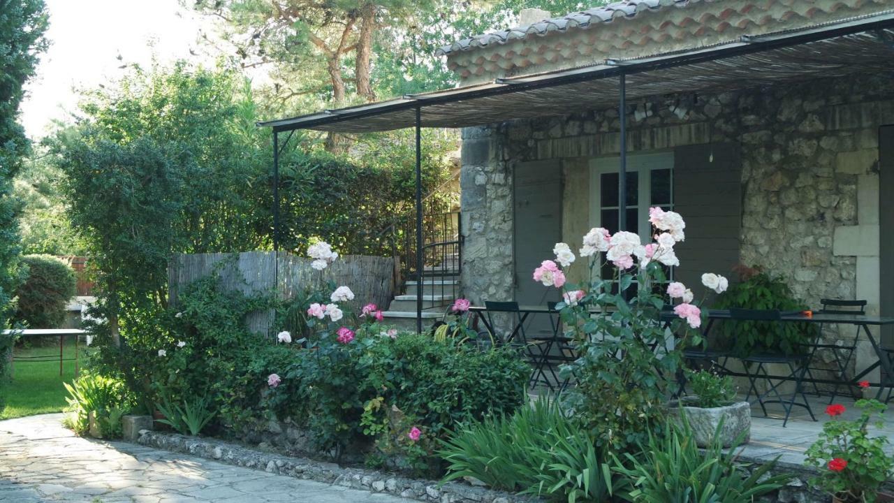 Mas Grimaud - Gite- Studio Et Chambres D'Hotes Familiales Eygalieres  Ngoại thất bức ảnh