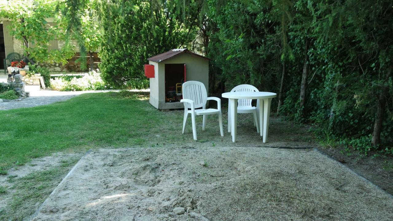 Mas Grimaud - Gite- Studio Et Chambres D'Hotes Familiales Eygalieres  Ngoại thất bức ảnh
