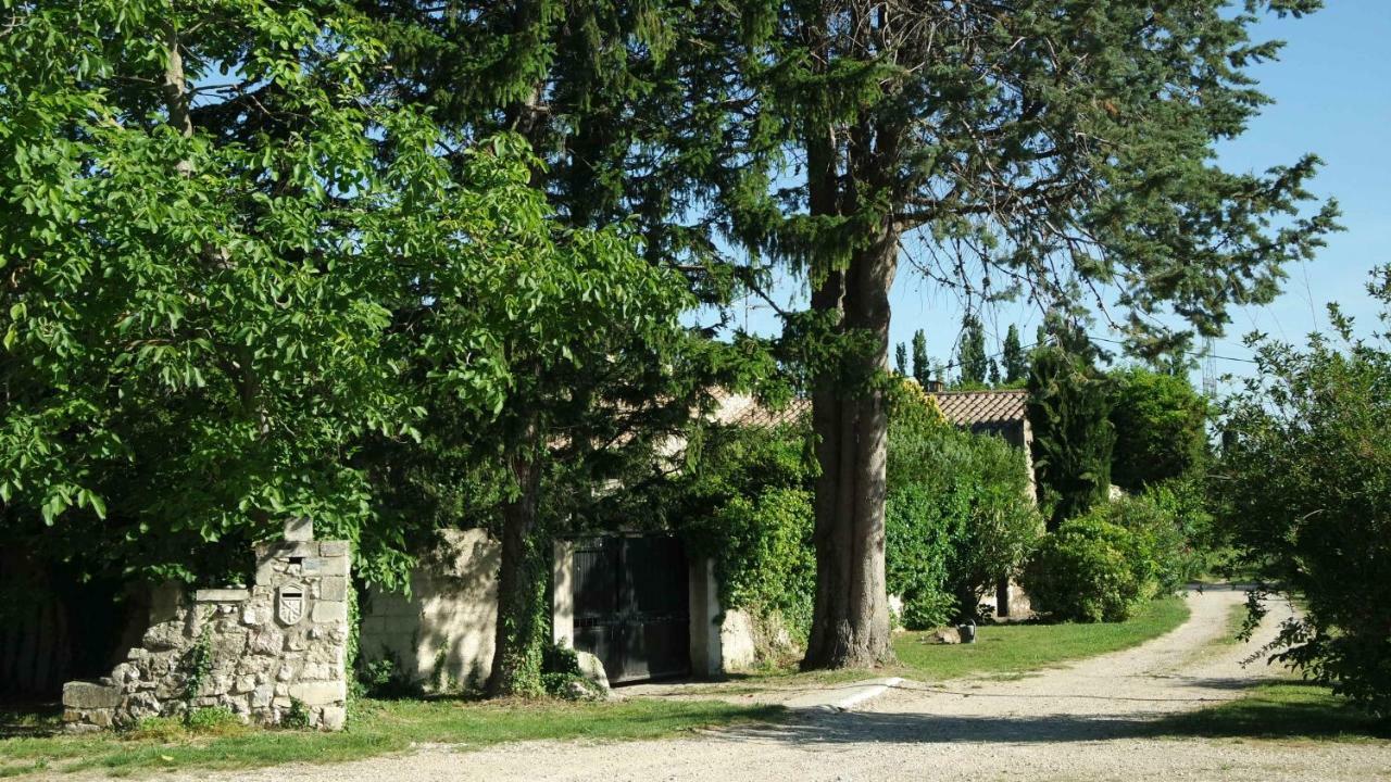 Mas Grimaud - Gite- Studio Et Chambres D'Hotes Familiales Eygalieres  Ngoại thất bức ảnh