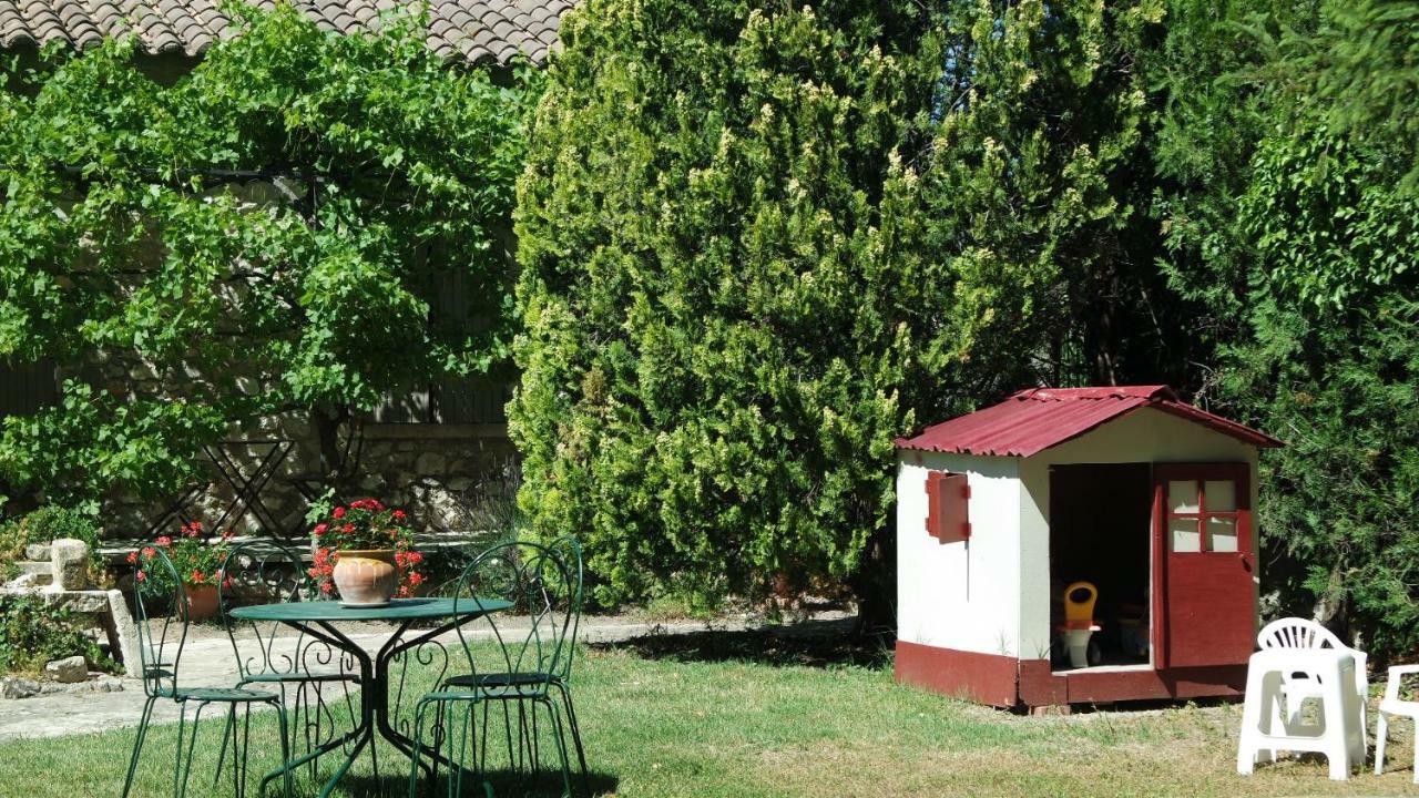 Mas Grimaud - Gite- Studio Et Chambres D'Hotes Familiales Eygalieres  Ngoại thất bức ảnh